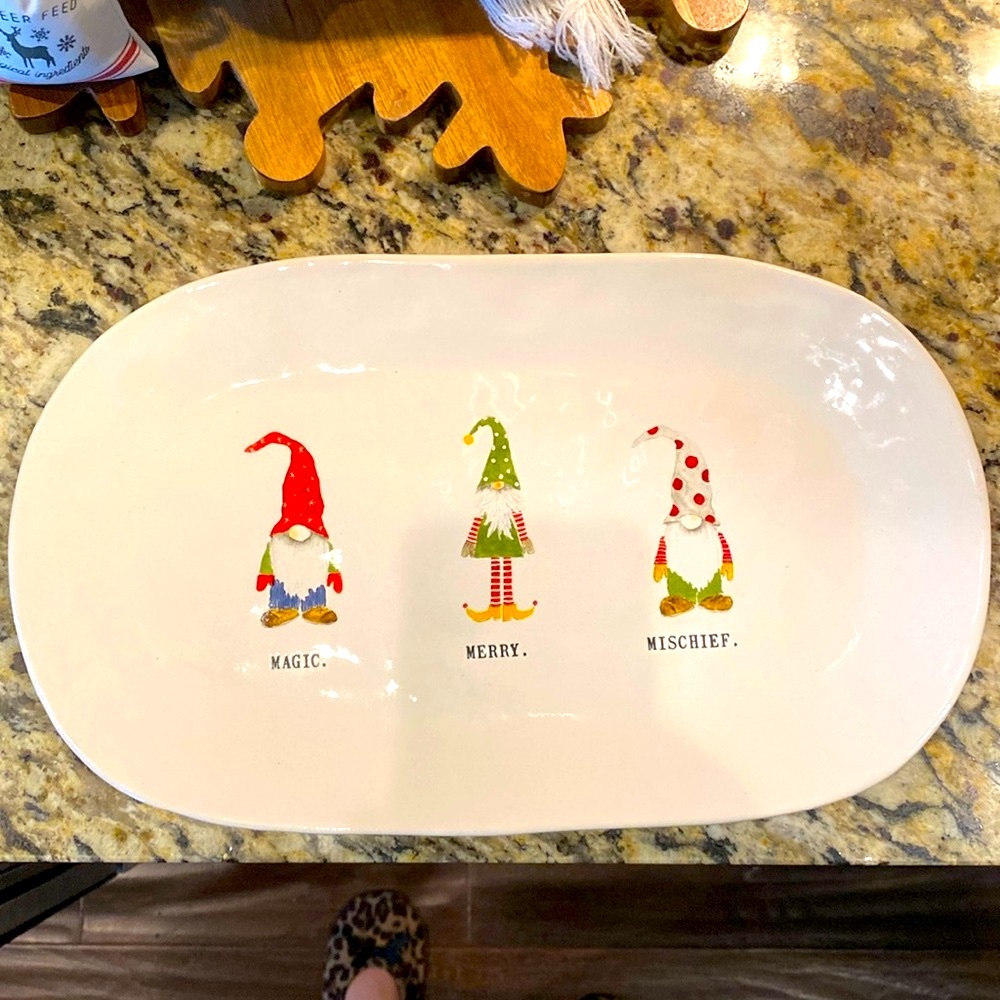 RAE DUNN GNOME PLATTER